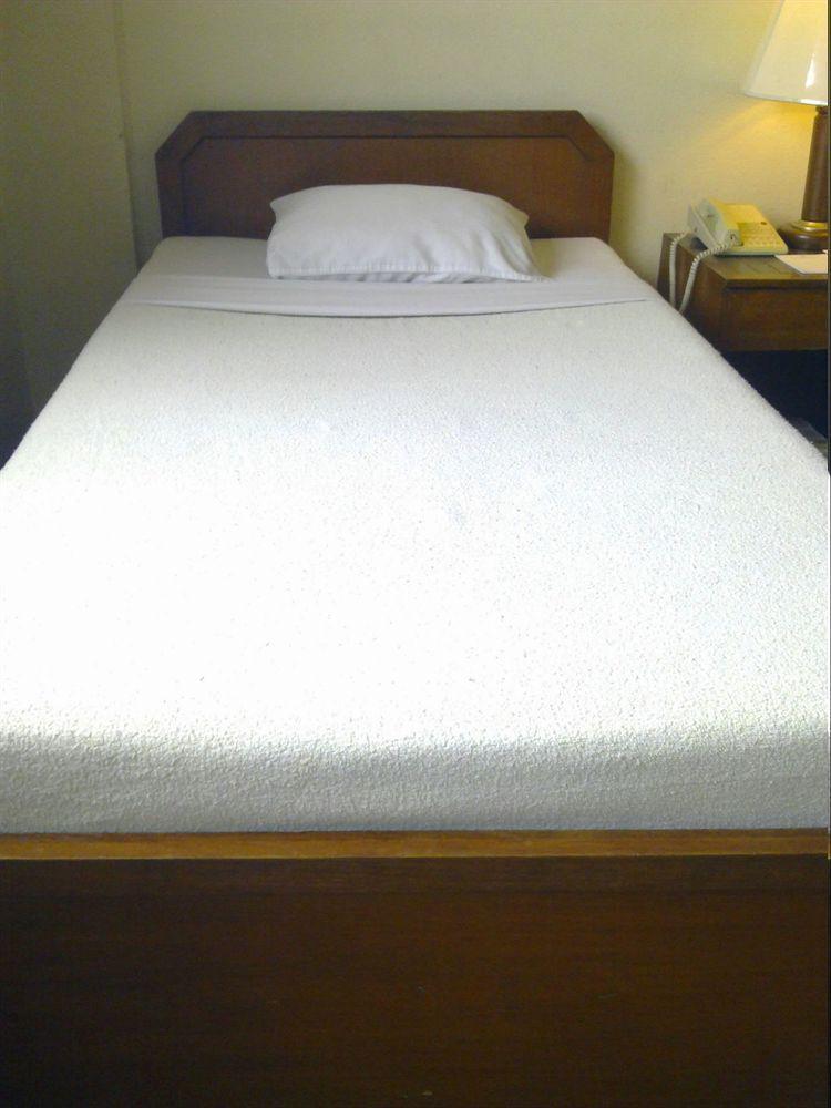 Mabini Mansion Hotel & Residential Suites Manilla Buitenkant foto