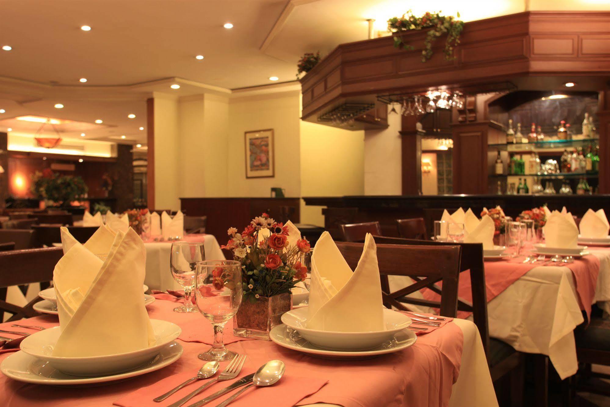 Mabini Mansion Hotel & Residential Suites Manilla Buitenkant foto