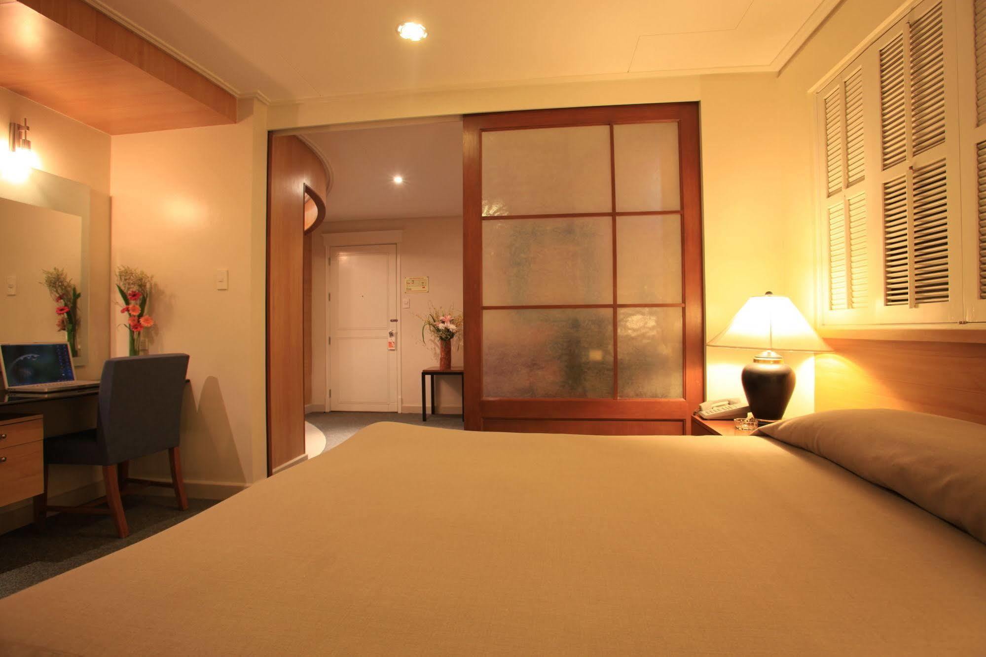 Mabini Mansion Hotel & Residential Suites Manilla Buitenkant foto