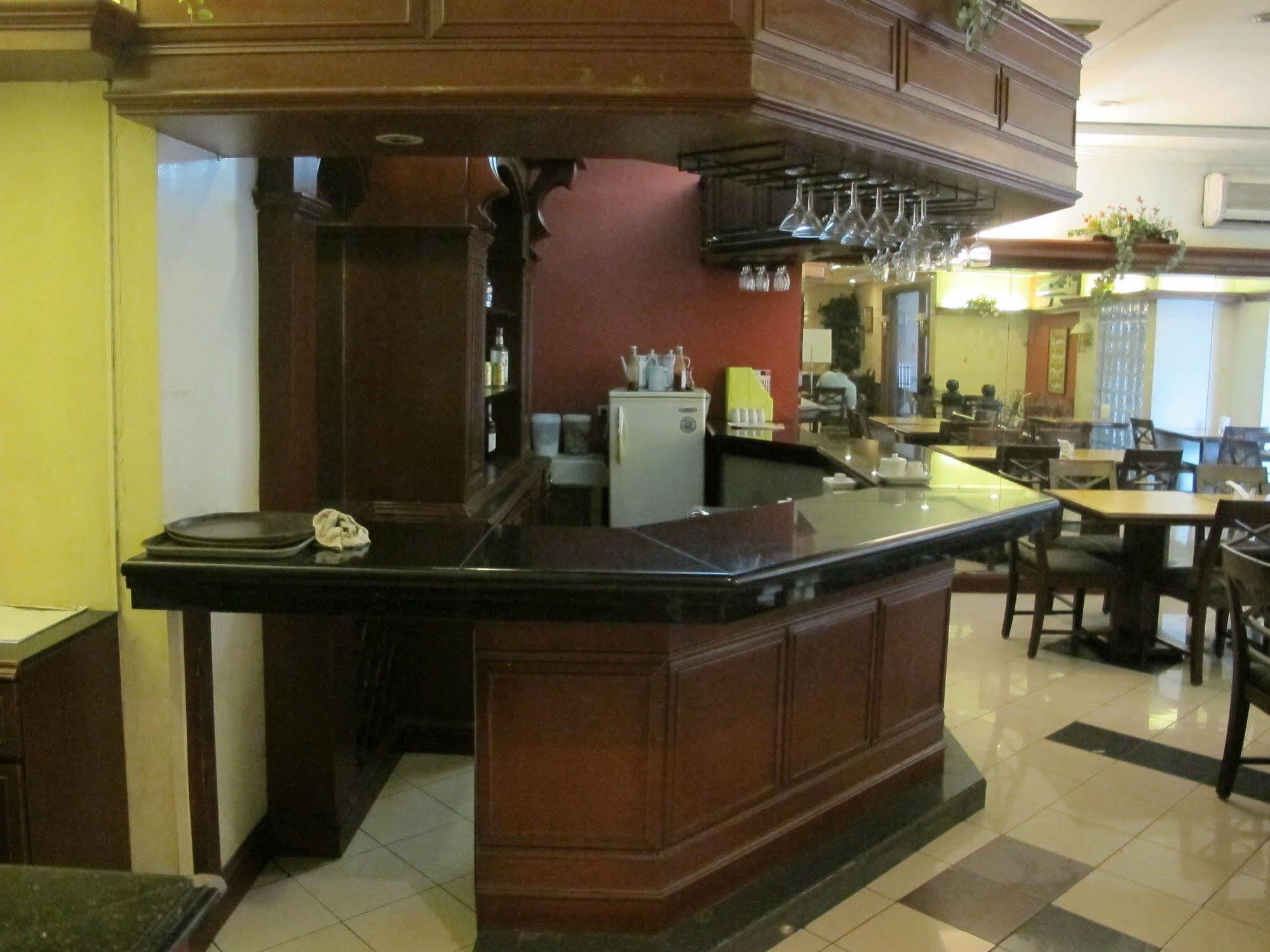 Mabini Mansion Hotel & Residential Suites Manilla Buitenkant foto